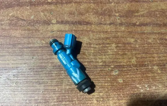 Toyota Yaris Fuel injector 2325023020