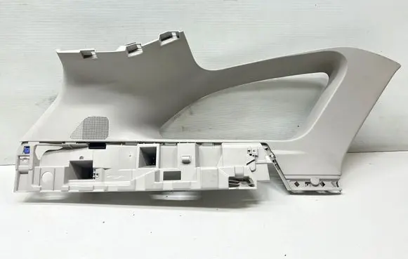 (D)pillar trim (top)