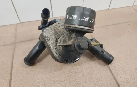 Nissan Note (E11) Oil filter mounting bracket 8200267937F 8200261590