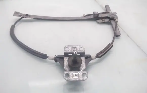 Rear door manual window regulator
