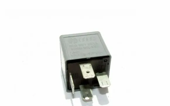 Volkswagen PASSAT B5 Other relay 8D0951253A