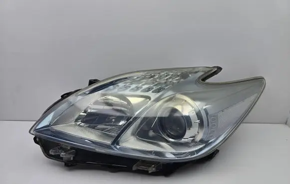 Toyota Prius (XW30) Headlight/headlamp