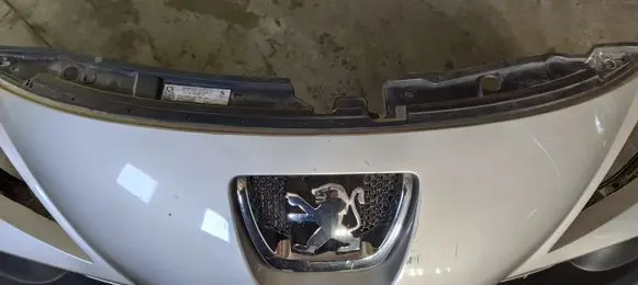 Peugeot 207 Front bumper 96543568
