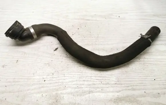 Engine coolant pipe/hose