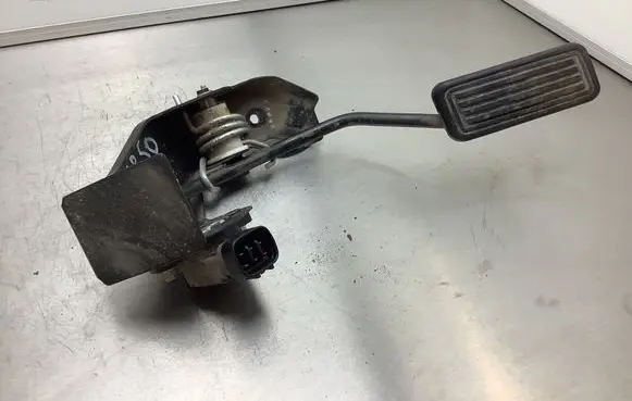Toyota Corolla Verso AR10 Accelerator throttle pedal 8928152021 1983003041