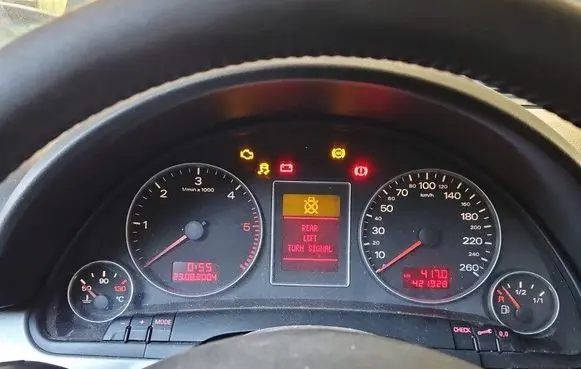 Speedometer (instrument cluster)