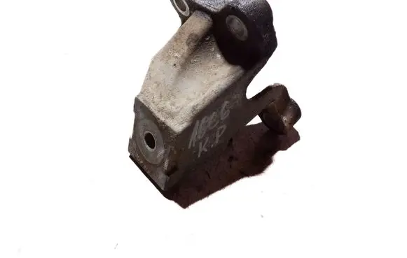 Audi A6 S6 C6 4F Engine mounting bracket 4F0199307AA