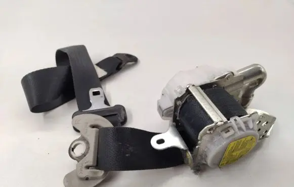 Toyota Avensis T270 Front seatbelt