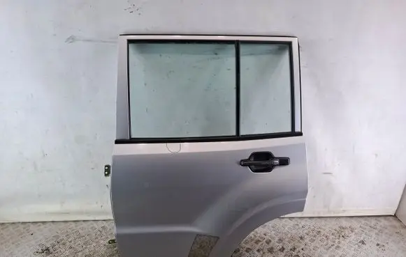 Mitsubishi Pajero Rear door