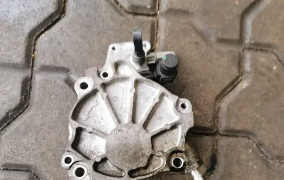 Ford Mondeo MK IV Vacuum pump D171B1A 2407T