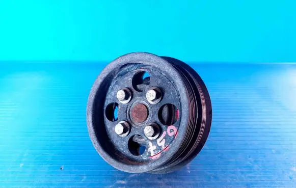 Volvo V70 Power steering pump 30731821