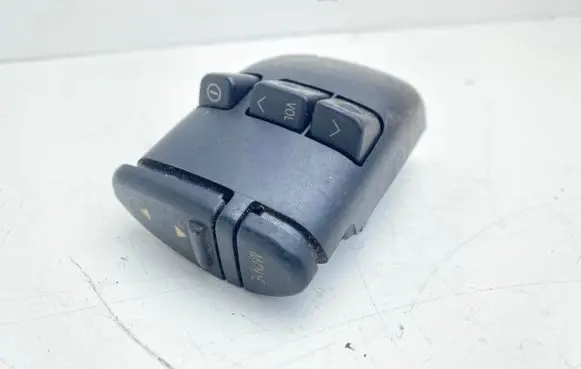 Toyota Avensis T220 Steering wheel buttons/switches 8623020010