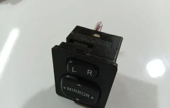 Toyota Corolla Verso AR10 Wing mirror switch 769746A