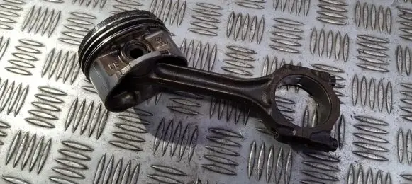 Volkswagen Golf III Piston with connecting rod