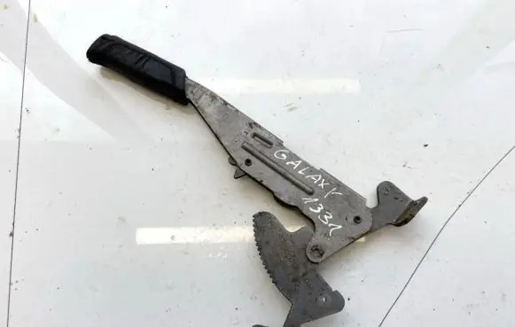 Handbrake/parking brake lever assembly