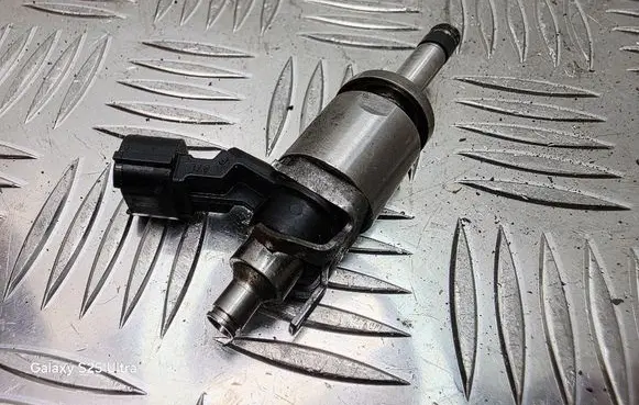 Nissan Qashqai Fuel injector 4350R0060 H8201141604
