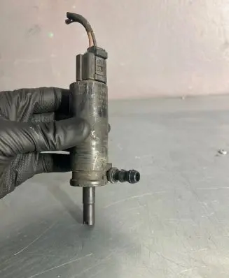 BMW 5 E60 E61 Headlight washer pump 57786310 6978097