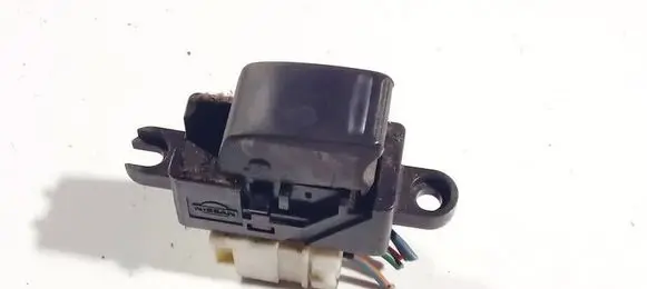 Nissan X-Trail T30 Electric window control switch