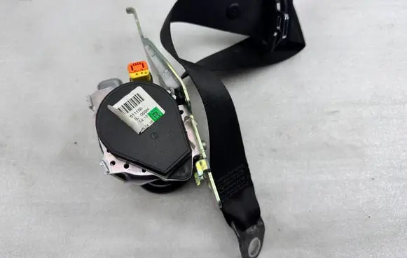 Mercedes-Benz GL X166 Rear seatbelt A1668601486