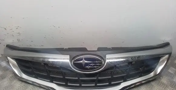 Subaru Impreza III Front bumper upper radiator grill