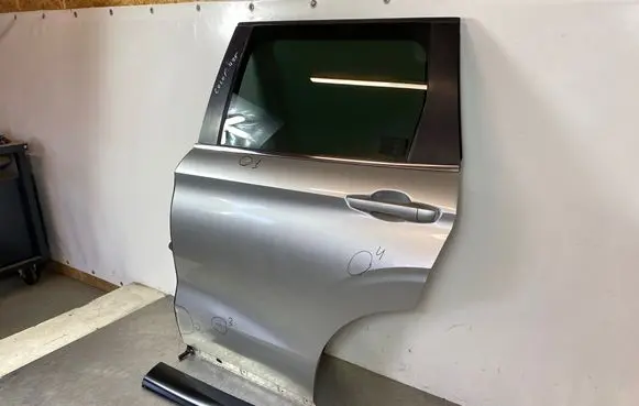 Mitsubishi Outlander IV Rear door 