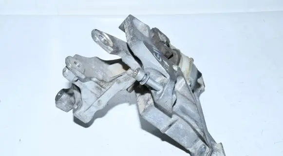 Peugeot 308 Engine mounting bracket 4A102300
