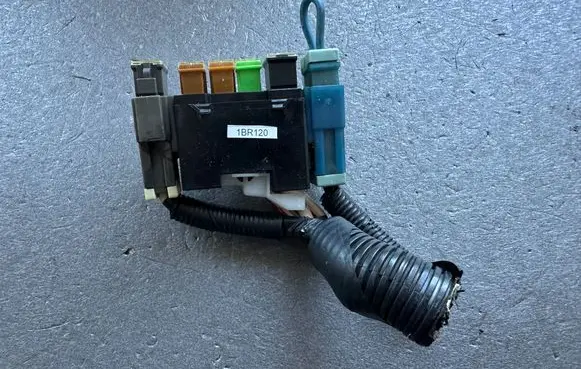 Nissan Patrol Y60 Fuse module 2438150A00 2437089900 2437089905