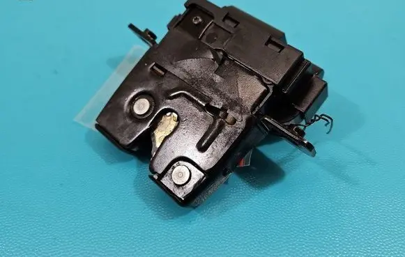 Nissan Qashqai Tailgate/trunk/boot lock/catch/latch 90502EY10D IMPRK1455333