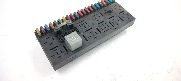 Audi 80 90 B3 Fuse module 443941822A