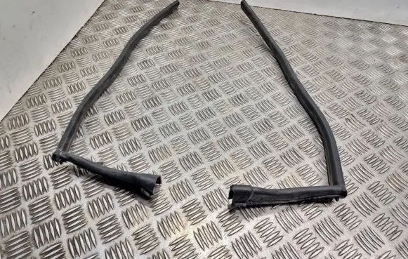Mercedes-Benz E W212 Engine compartment rubber A2126280598 A2126280098