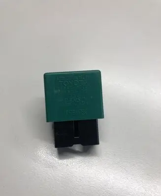 Toyota RAV 4 (XA40) Rear light relay 895A147020 0618001031