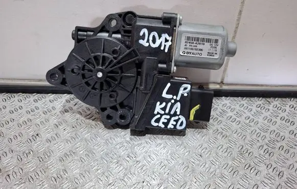 KIA Ceed Front door window regulator motor 82450A2010