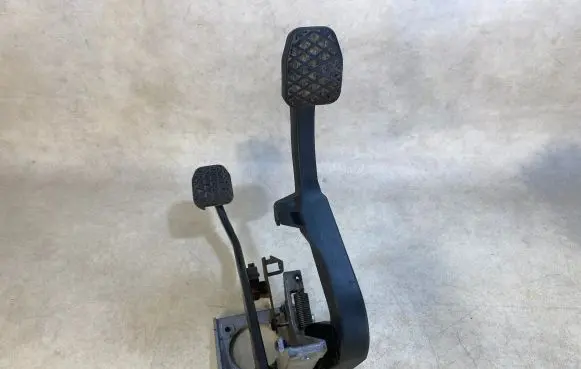 BMW 3 E36 Pedal assembly 35116759771