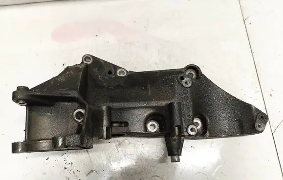 Volvo S40, V40 Engine mounting bracket 7700115750