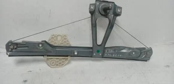 Rear door manual window regulator