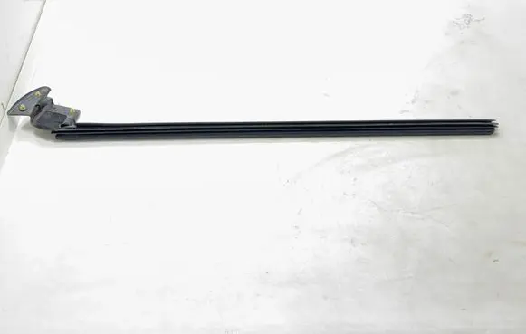 Tesla Model Y Rubber seal front door window/glass 150006200C