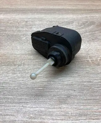 Audi 80 90 S2 B4 Headlight level adjustment motor 8A0941295 0307851346