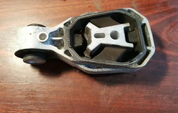 Mercedes-Benz CLA C118 X118 Engine mount bracket A2472400400 ZGS004 21076