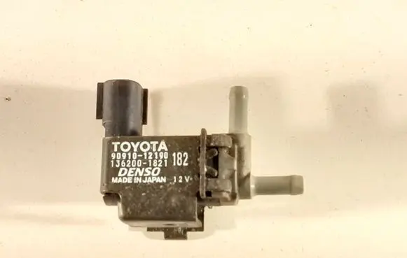 Toyota Prius (XW10) Vacuum valve 9091012190 1362001821