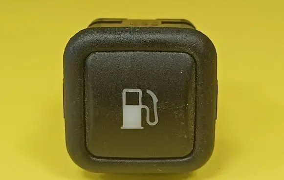 Volkswagen Golf IV Fuel tank opening switch 3B0959833A