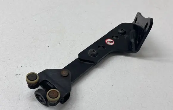 Peugeot Traveller Sliding door lower roller guide/hinge 98080759 97969M03