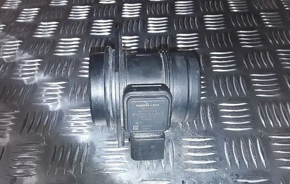 Mercedes-Benz A W169 Mass air flow meter A0000942948