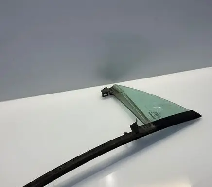 Mercedes-Benz CLS C219 Rear vent window glass A2197301055 2197301055