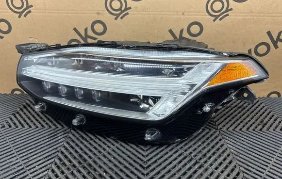 Volvo XC90 Headlight/headlamp 89909880