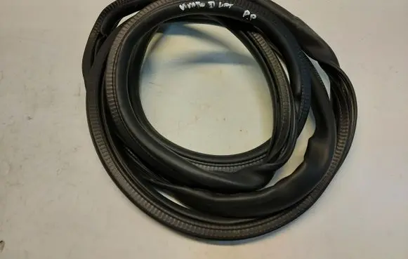 Opel Vivaro Sliding door rubber seal 
