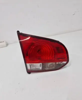 Tailgate rear/tail lights