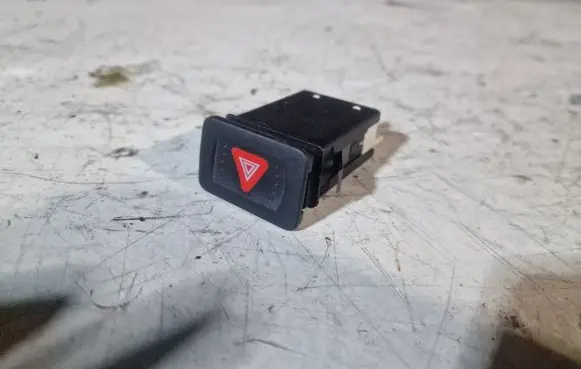 Volkswagen Golf IV Hazard light switch 1J0953235A