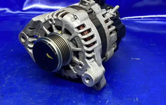 Hyundai i30 Generator/alternator 3730004950