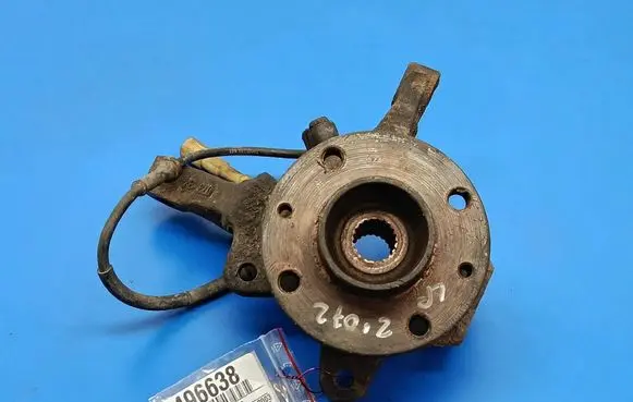 Front wheel hub spindle knuckle