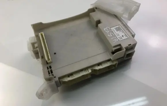 Toyota Prius+ (ZVW40) Fuse box set 8273047550
